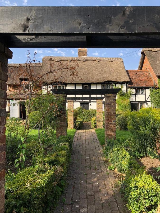 Old Hunters Lodge Whipsnade Limited المظهر الخارجي الصورة