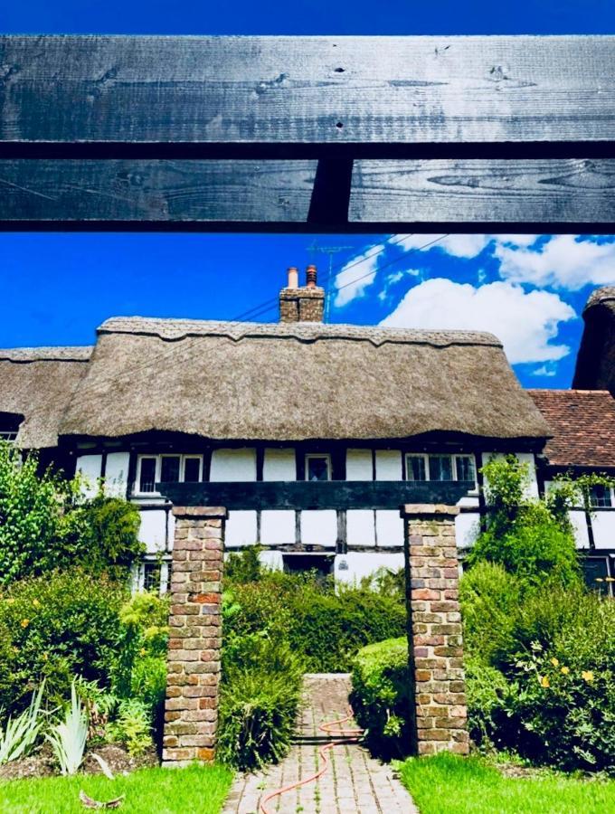 Old Hunters Lodge Whipsnade Limited المظهر الخارجي الصورة