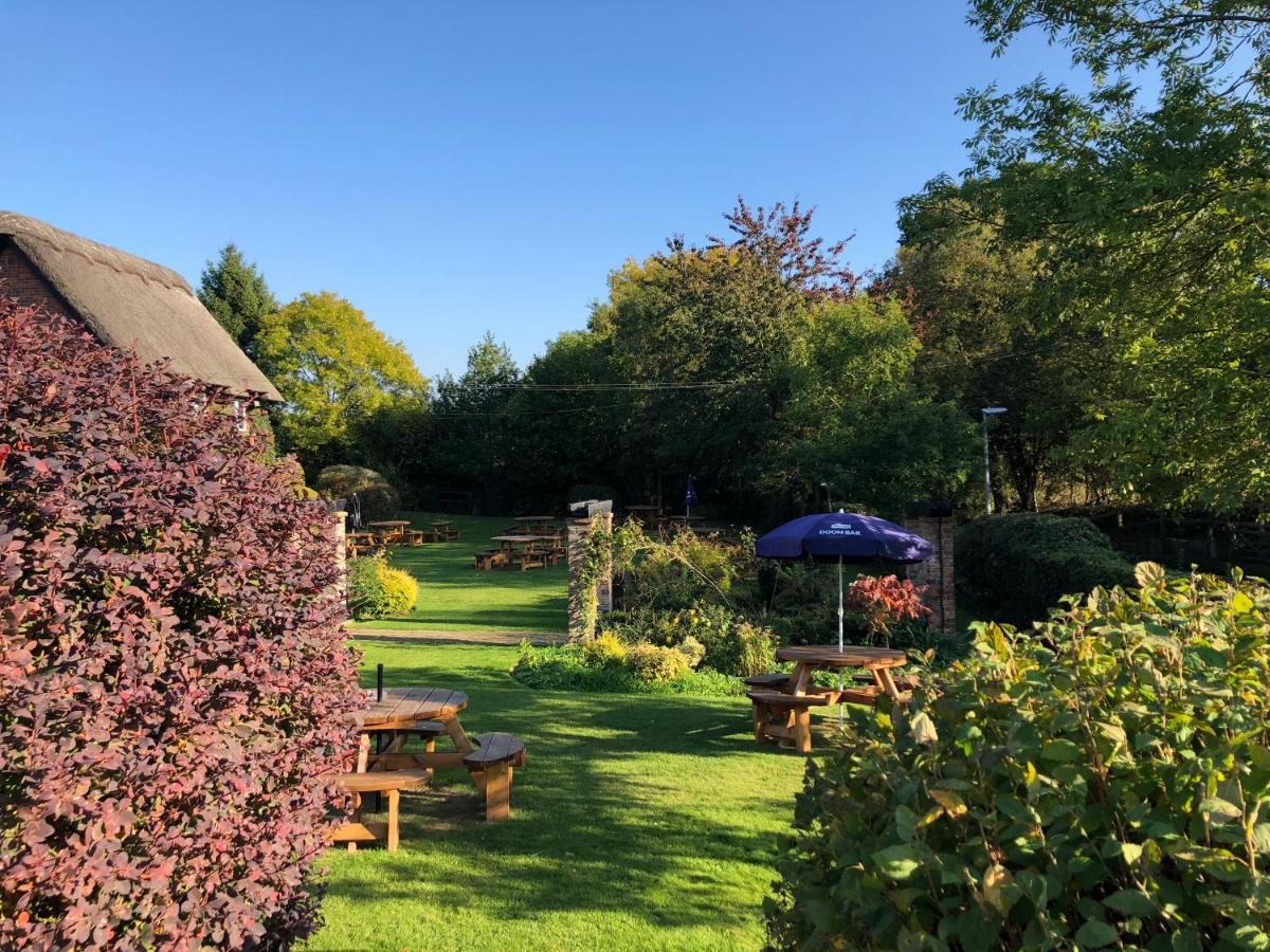 Old Hunters Lodge Whipsnade Limited المظهر الخارجي الصورة